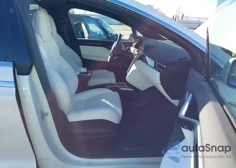 2018 Tesla Model X 100D/75D/P100D z USA, uszkodzony, nr VIN 5YJXCBE29JF090733